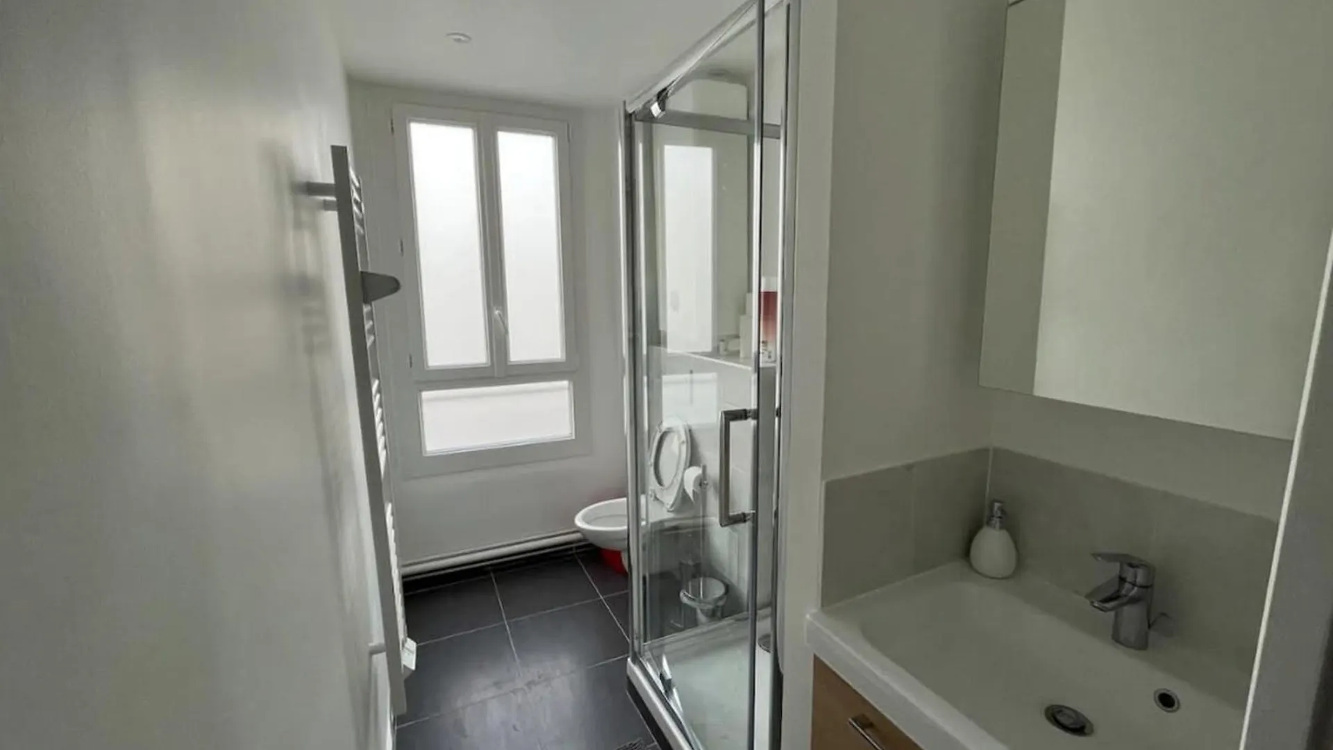 Flexliving - Superb Whole Apartment - Caulaincourt Paris France